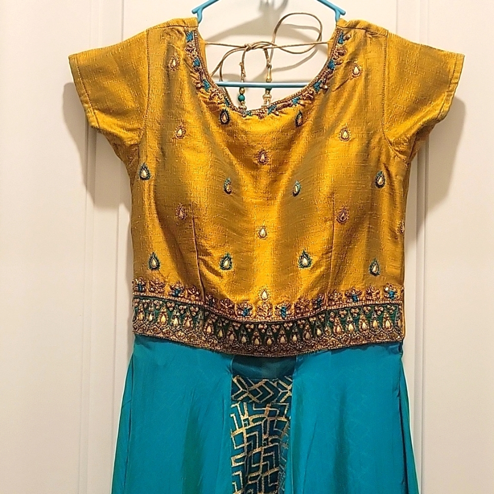 Designer Indian Salwar Suit for Parties – Elegant & Eye-Catching! - Picture 2 of 14
